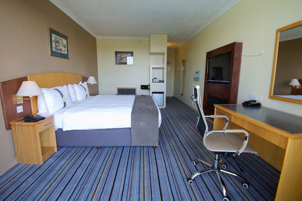 Premium Room, 1 King Bed, Smoking - Photo 5