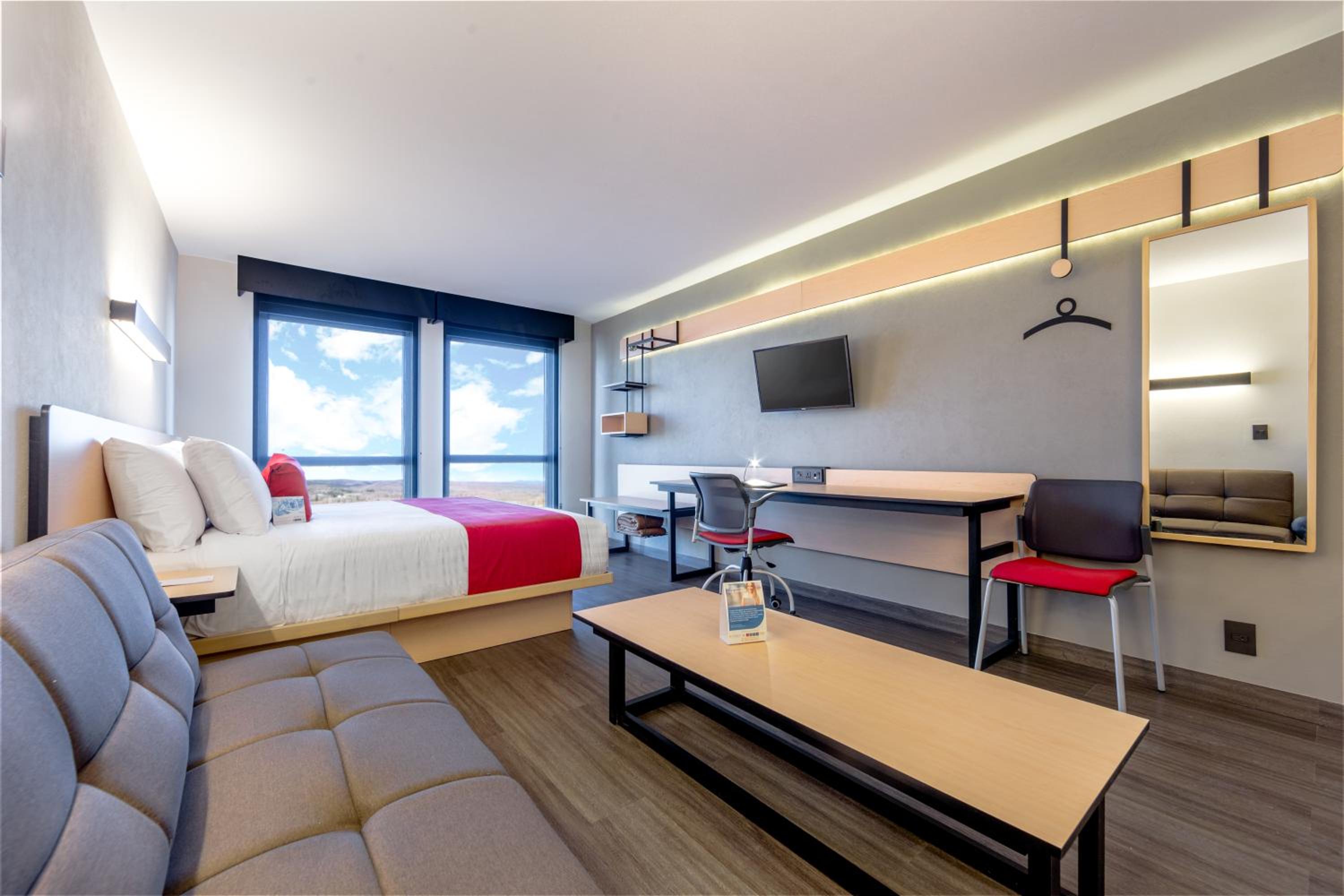 King Suite with Sofa Bed - Non-Smoking - Photo 1