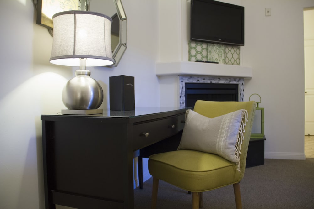 Executive Room, 1 King Bed - Photo 2