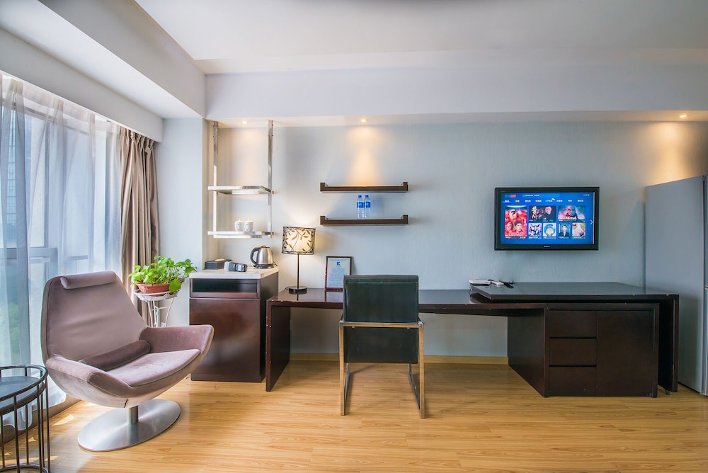 City Quadruple Room, 1 Bedroom, Kitchen, City View photo 2