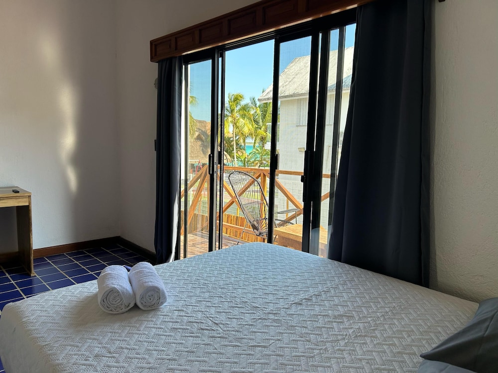 Family Quadruple Room, 1 Bedroom, Air conditioning, Lake View photo 2