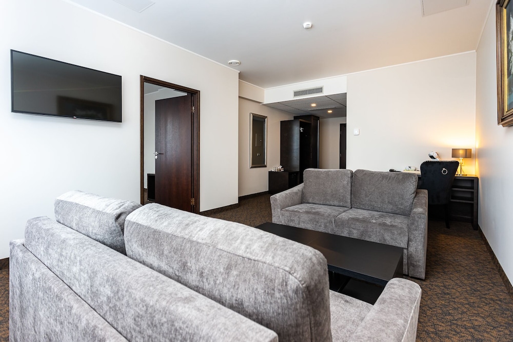Grand Room photo 3