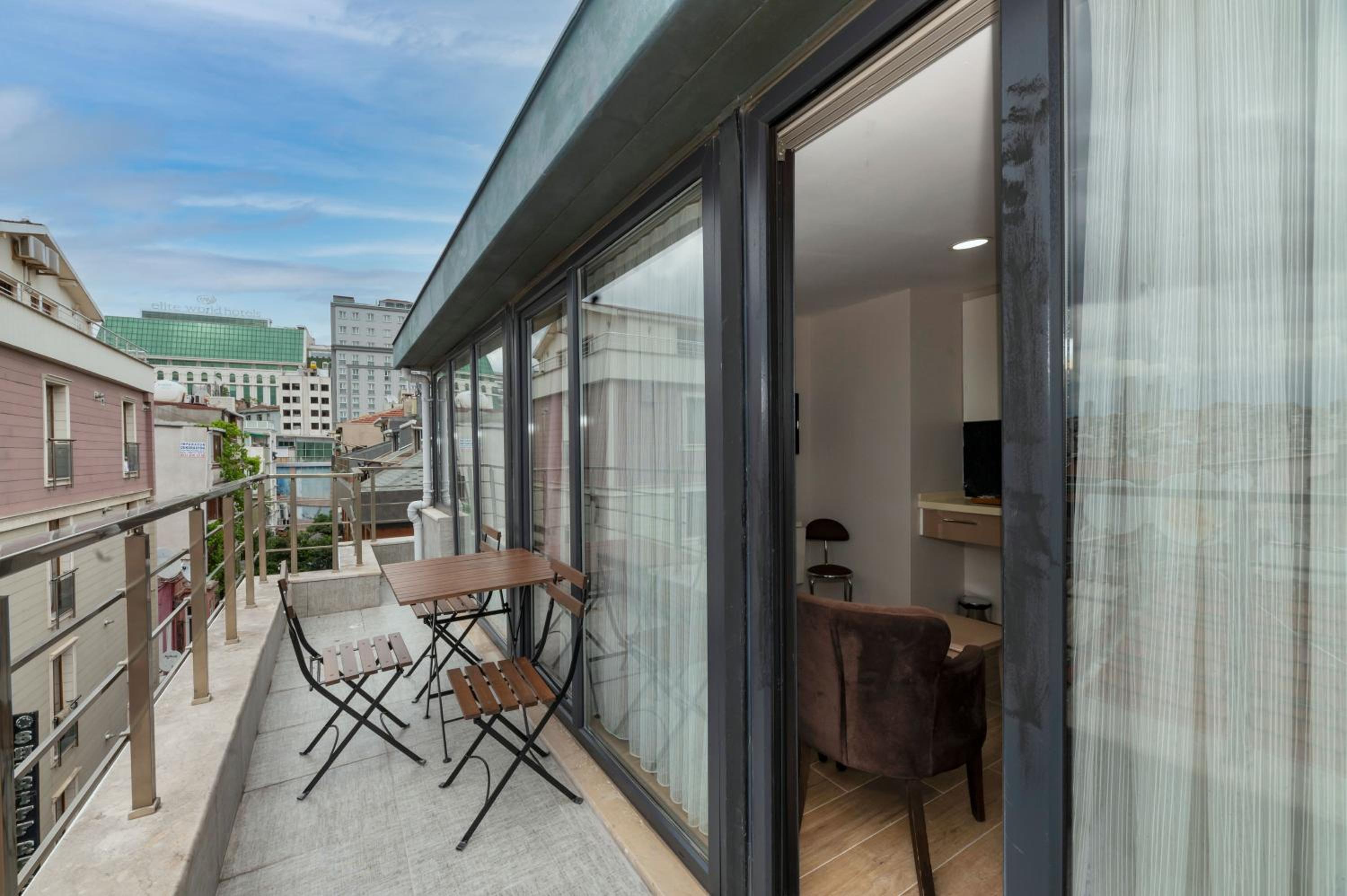 Family Room with Terrace photo 2