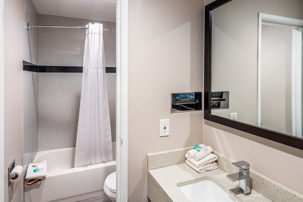 Superior Room, 1 King Bed (Smoke Free) - Photo 3