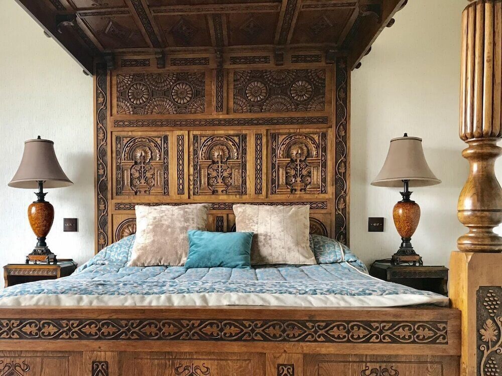 Four Poster Room photo 1
