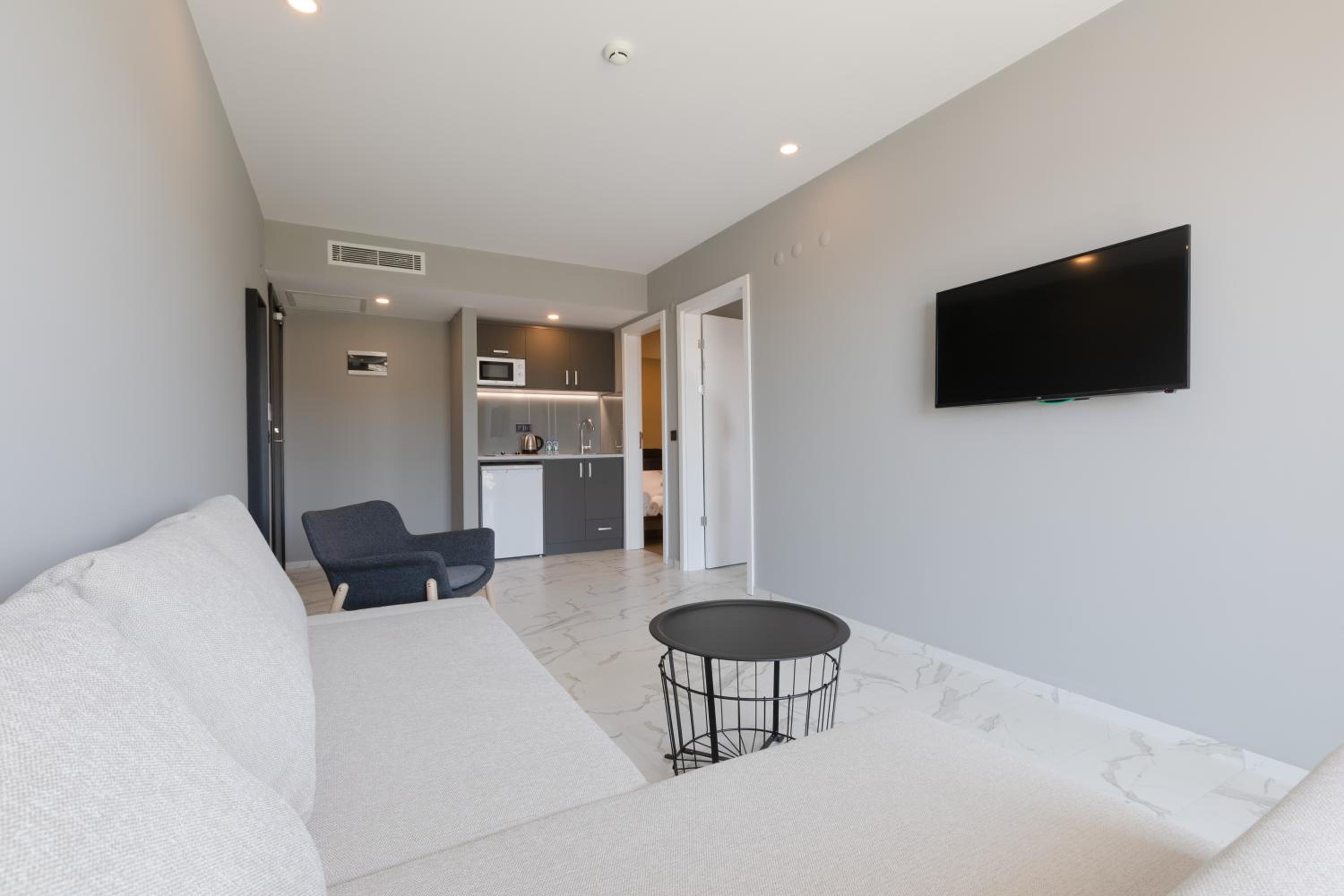 Superior Suite - Photo 10