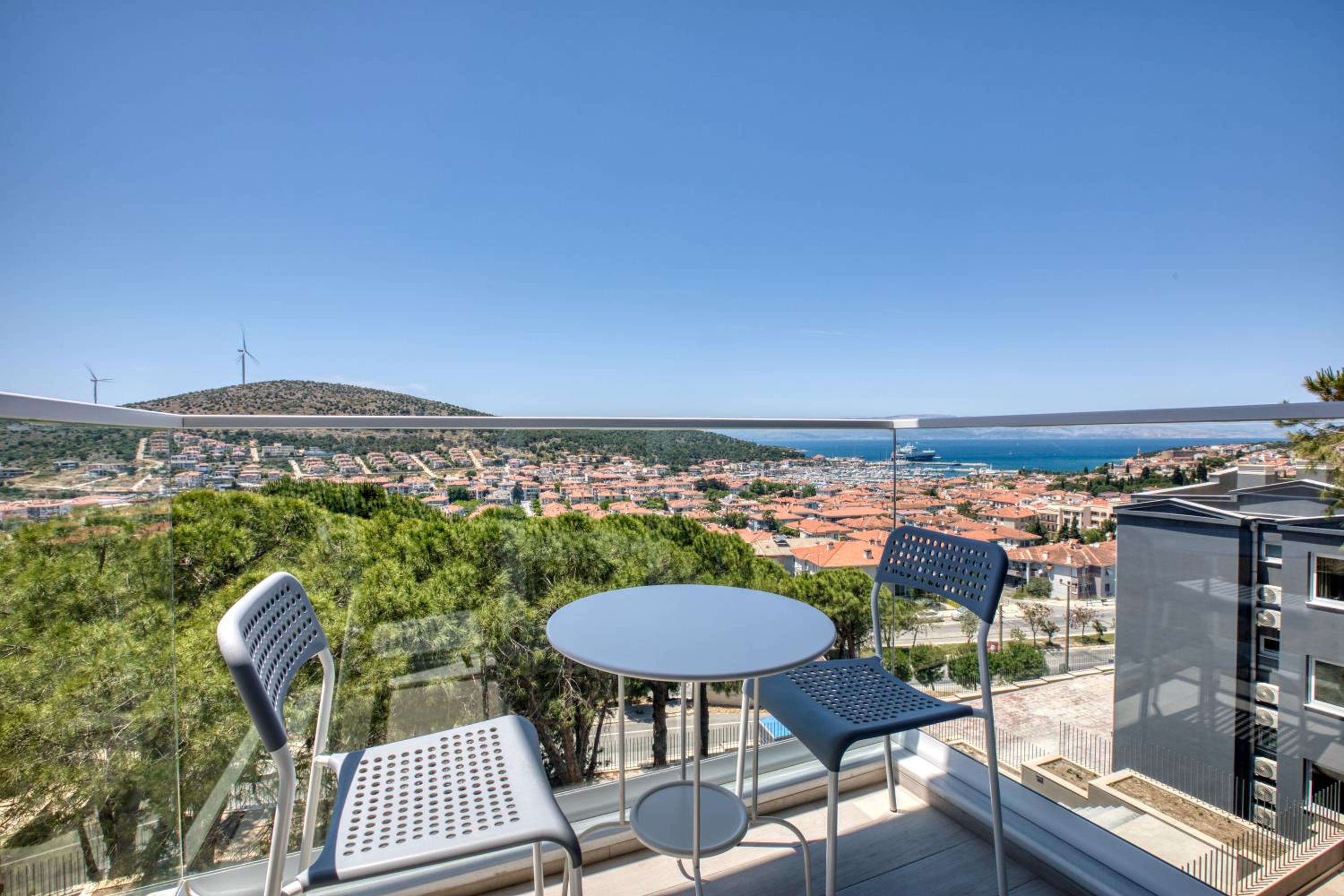Superior Suite with Sea View - Photo 5