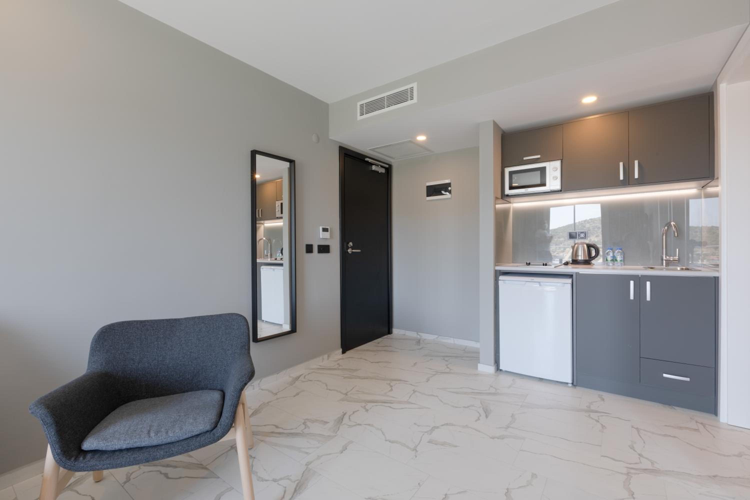 Superior Suite - Photo 7