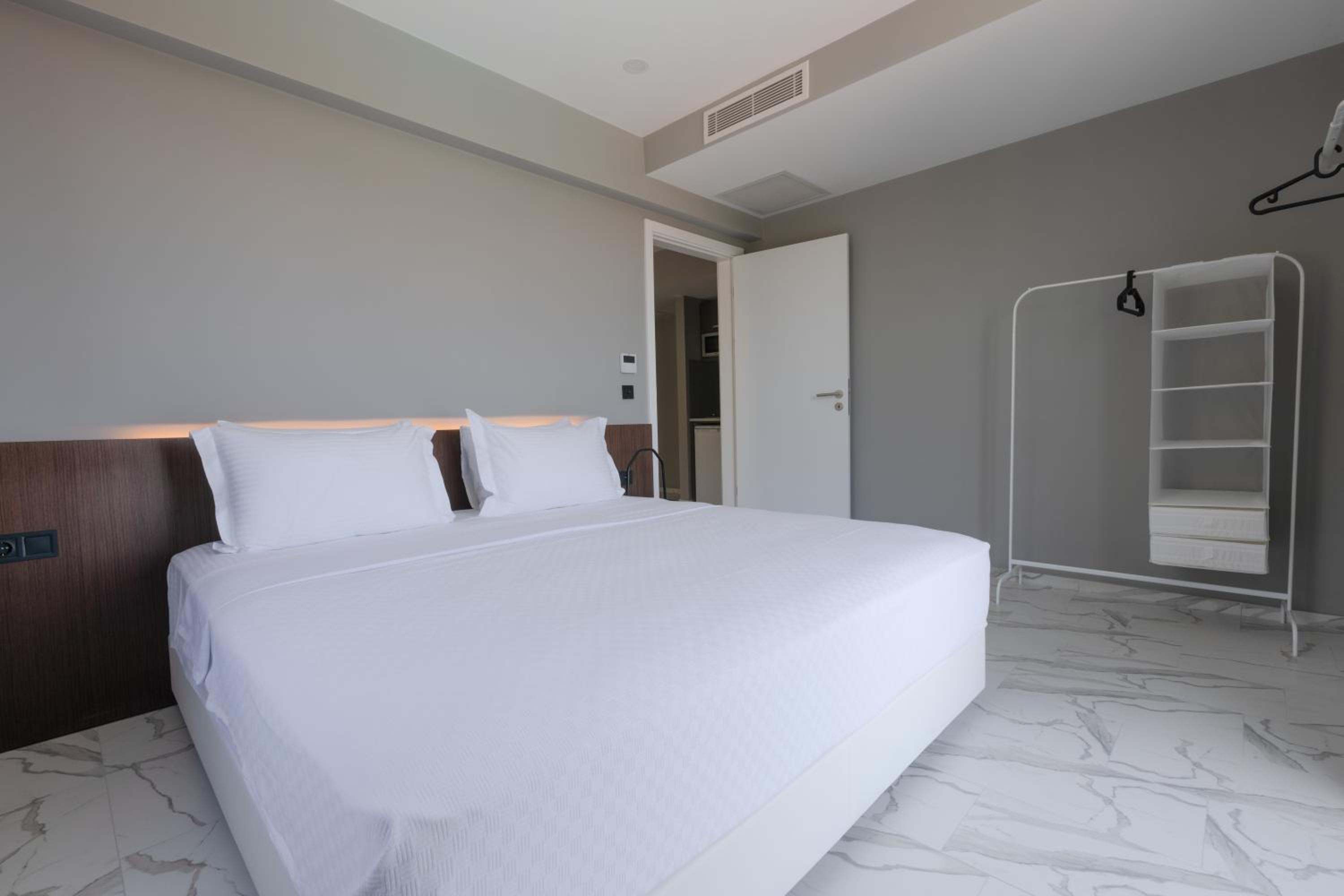 Superior Suite - Photo 8