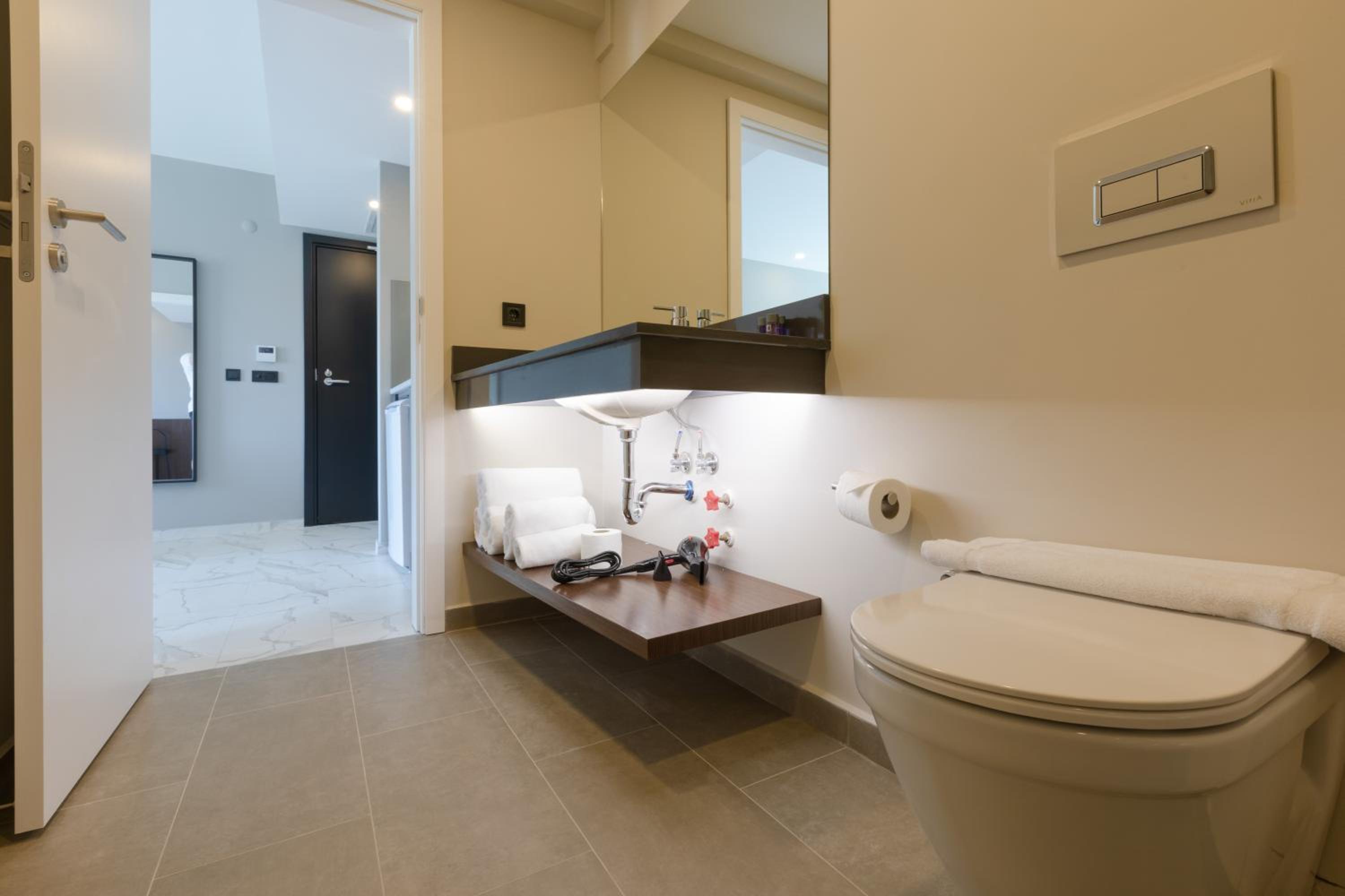 Superior Suite - Photo 2