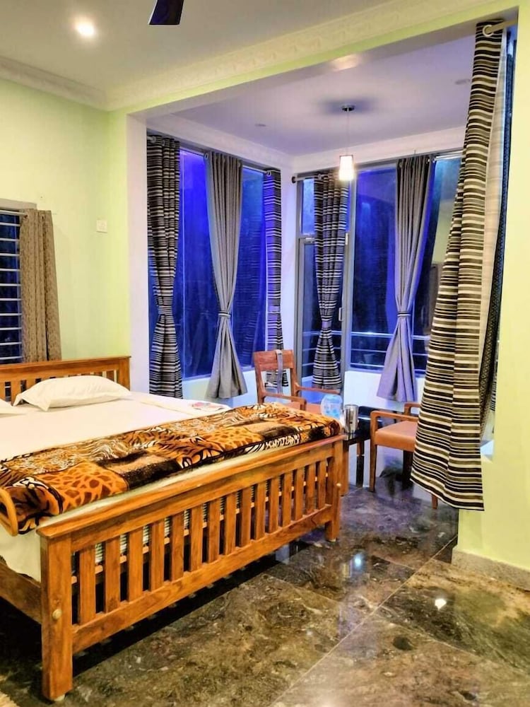 Double Room, 1 Queen Bed, Balcony, Pool View photo 1