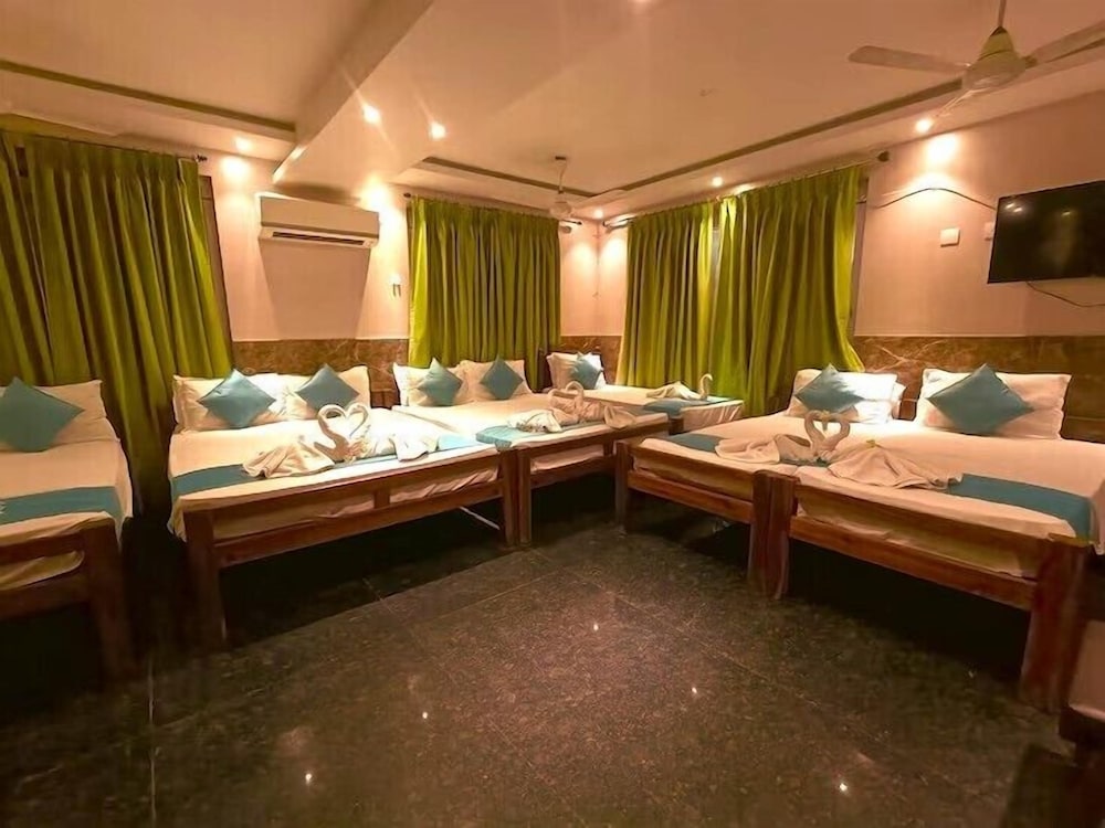 Family Room - Photo 4