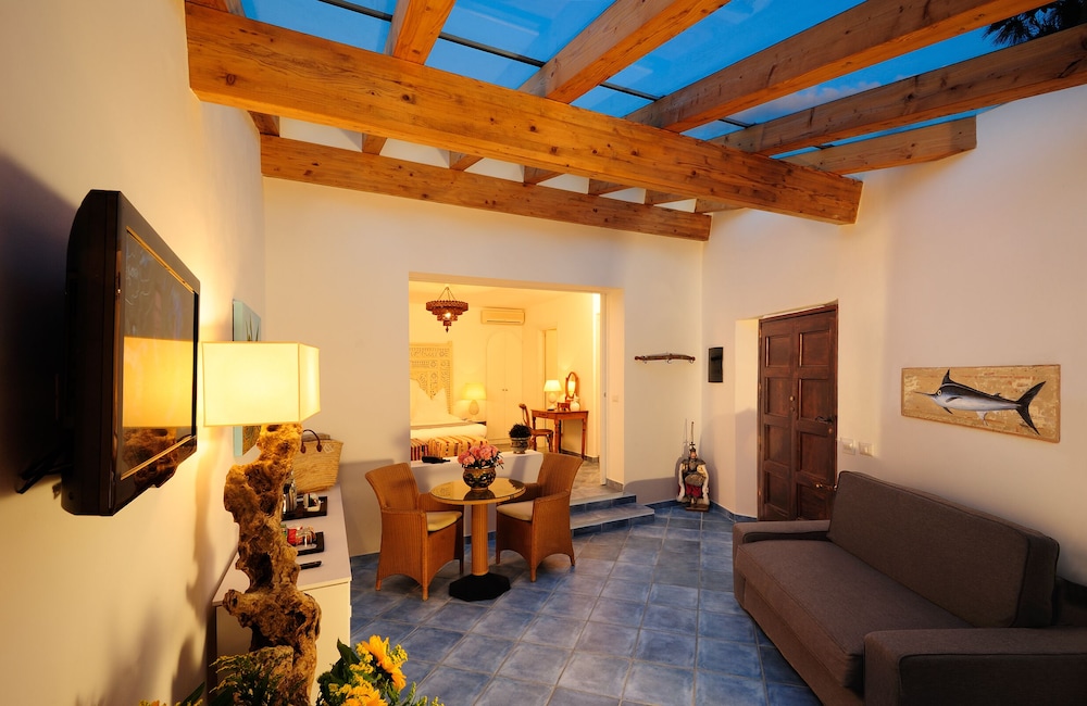Suite - Photo 3