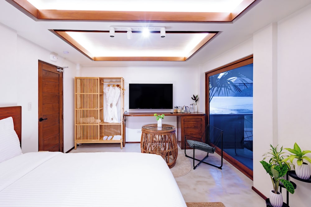 Premium Room, 1 Queen Bed, Beach View, Oceanfront