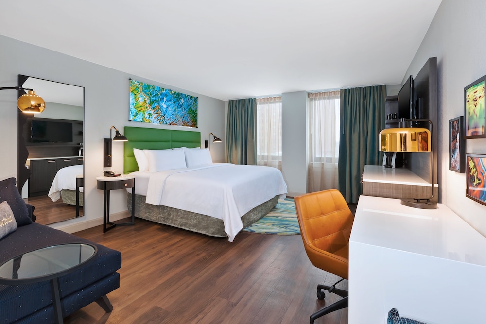 Standard Room, 1 King Bed, Accessible (Communications, Transfer Shower) - Photo 8