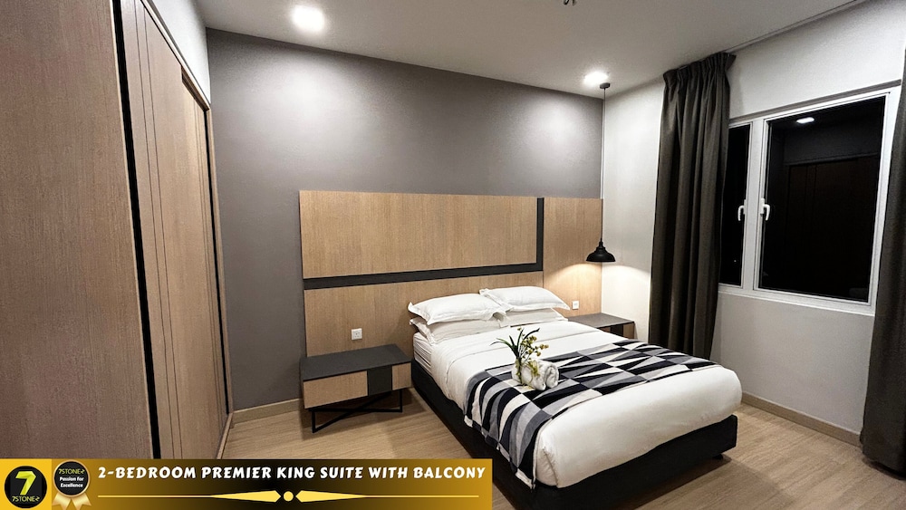 2-Bedroom Premier King Suite with Balcony - Photo 1