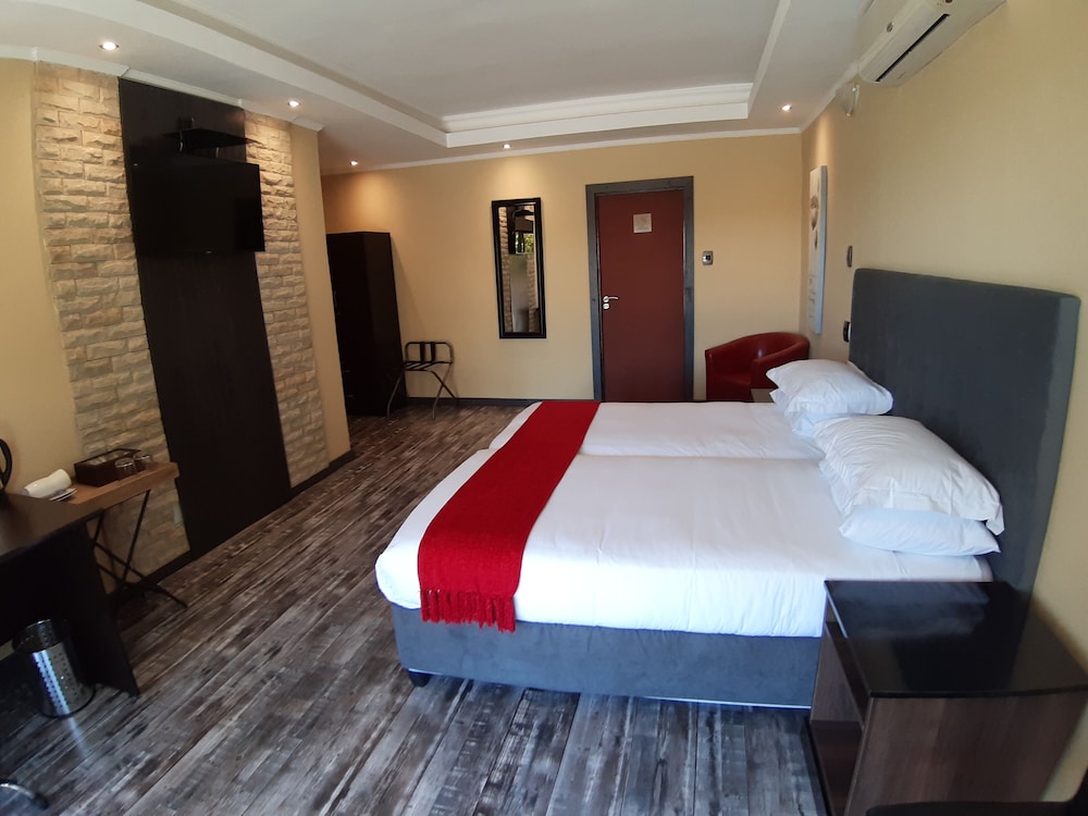Twin Room - Photo 5