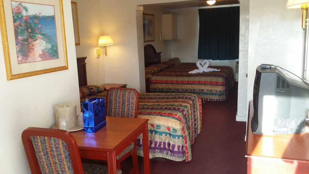 Family Suite, Non Smoking, 1 King and 1 Double Bed