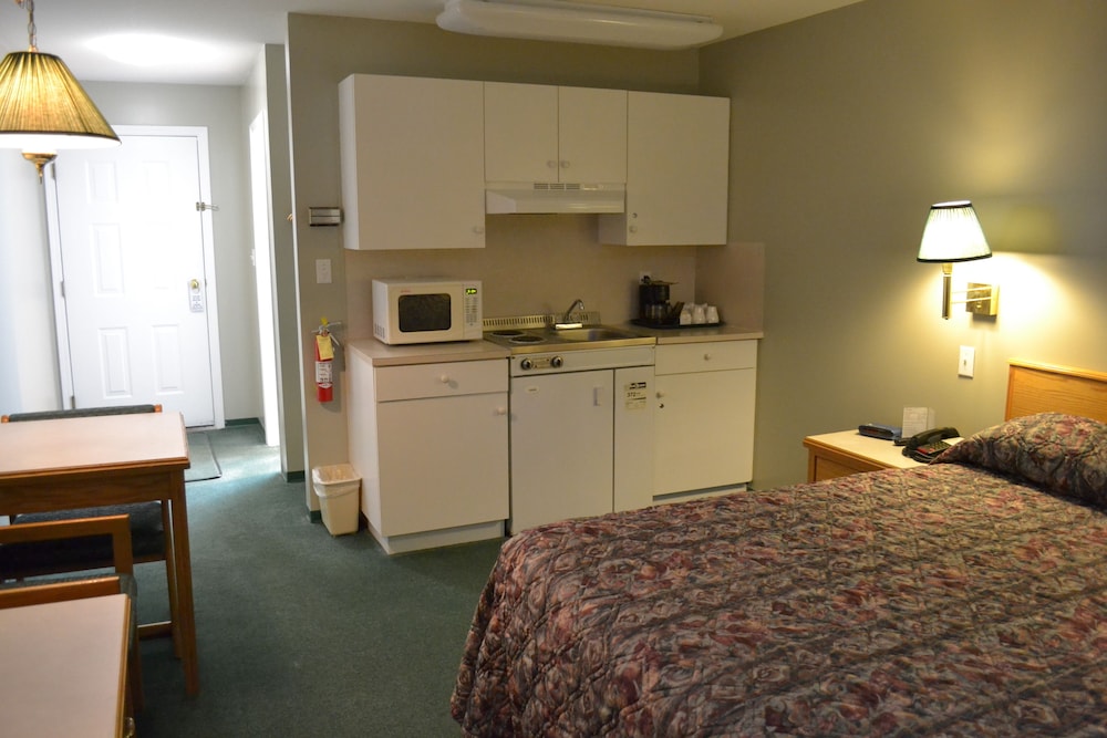 Room, 1 Queen Bed, Kitchenette photo 2