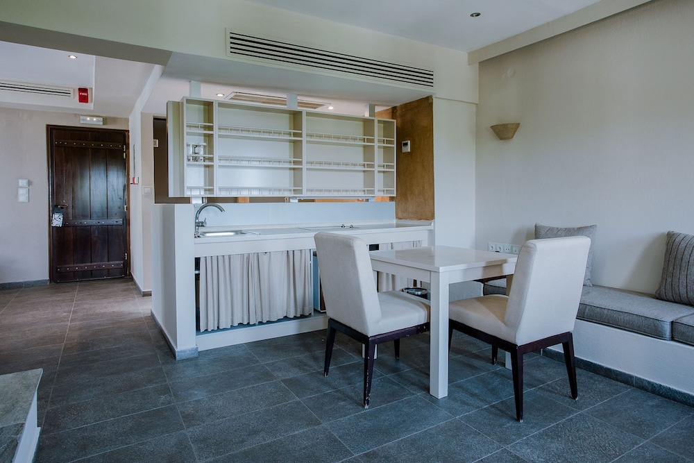 Deluxe Suite - Photo 8