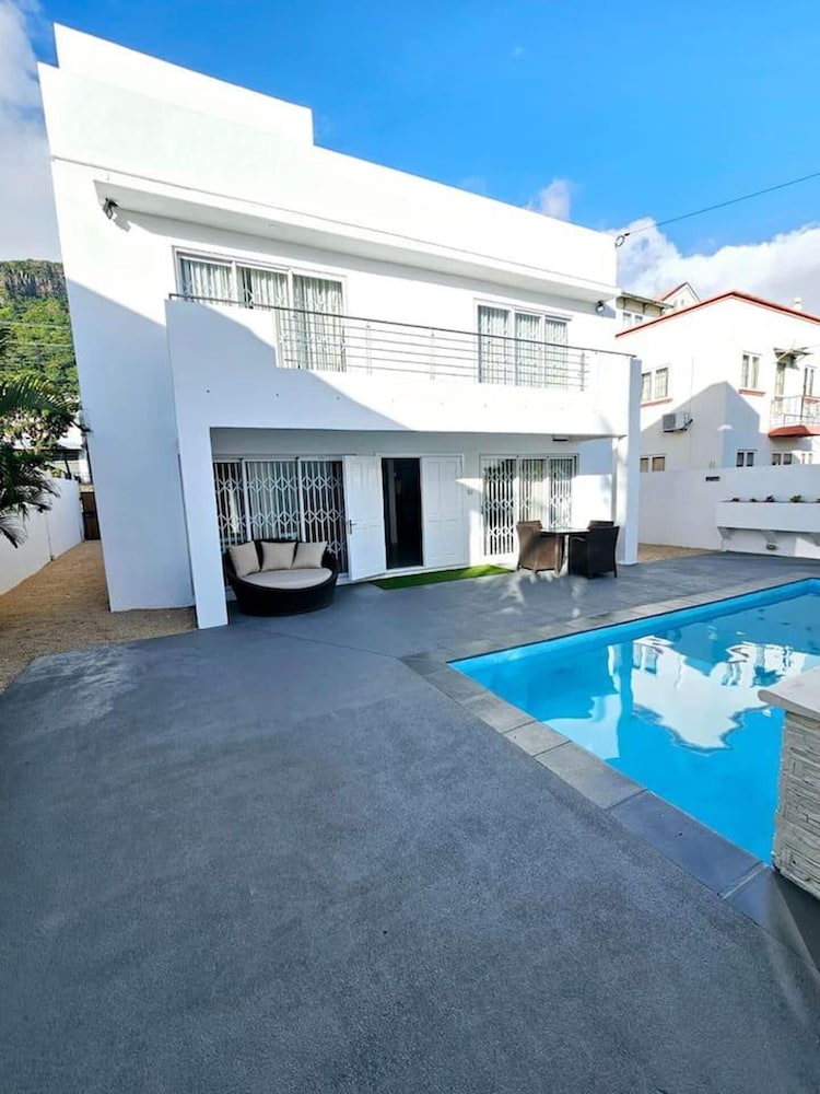 Villa photo 2