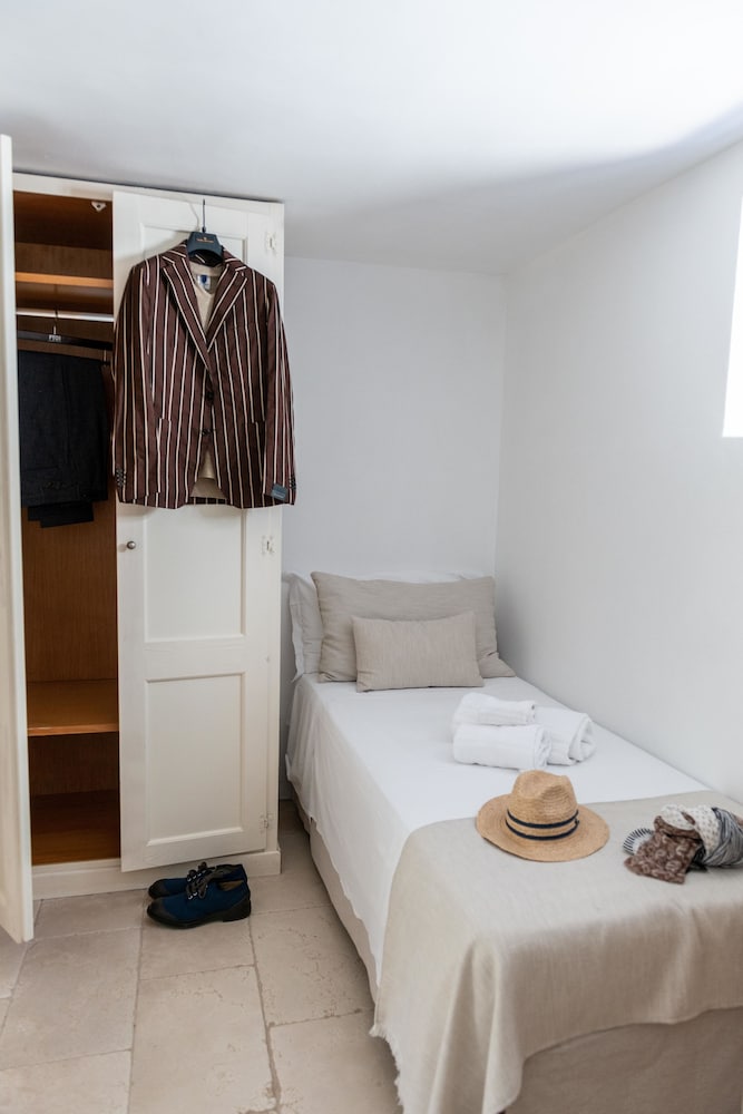 Standard Triple Room - Photo 8
