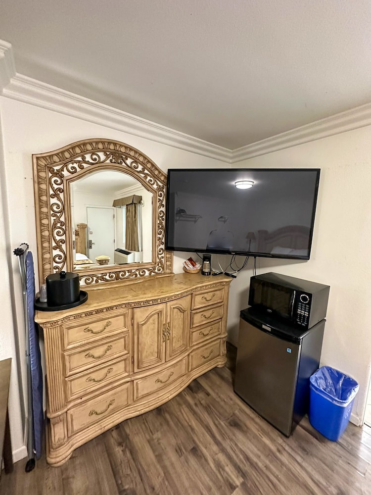 King Room with Spa Access photo 3