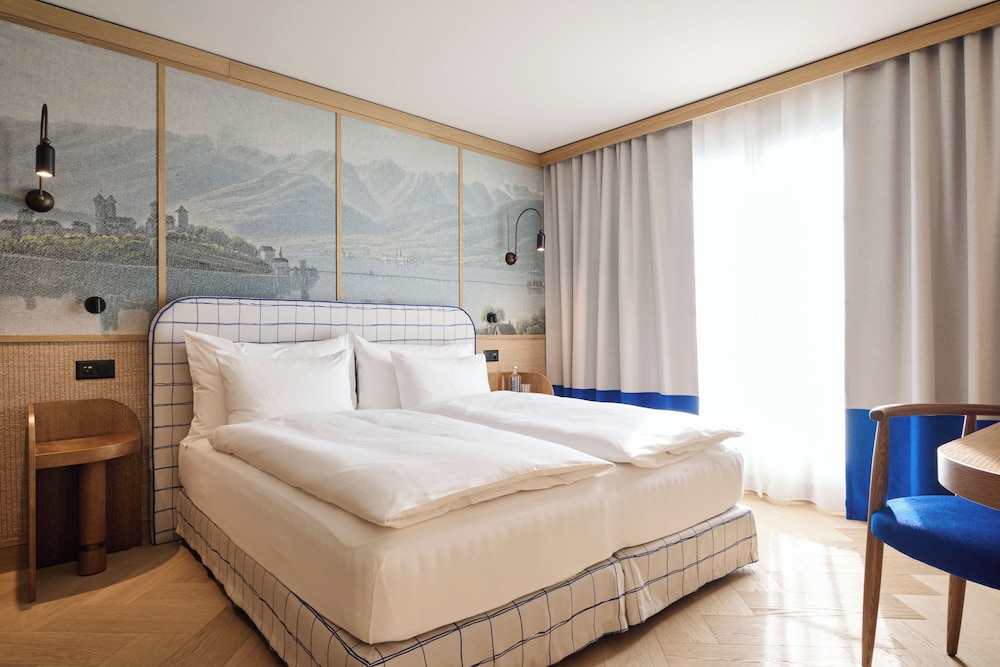 Deluxe Room, 1 King Bed - Photo 1