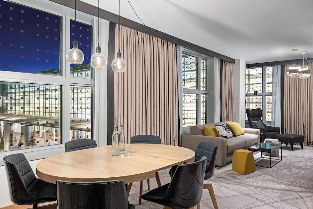 Suite, 1 Bedroom thumbnail 5