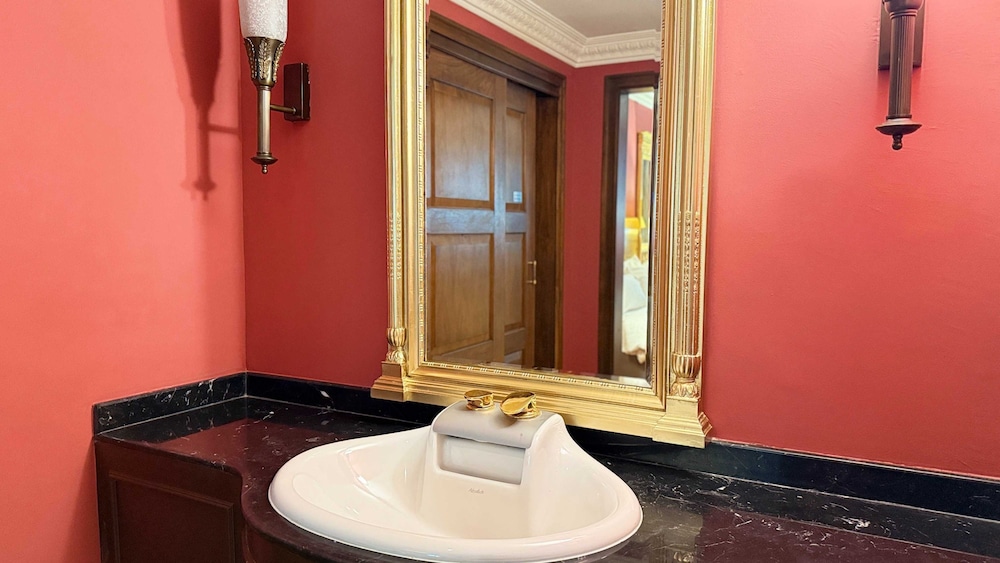 Royal Suite photo 2