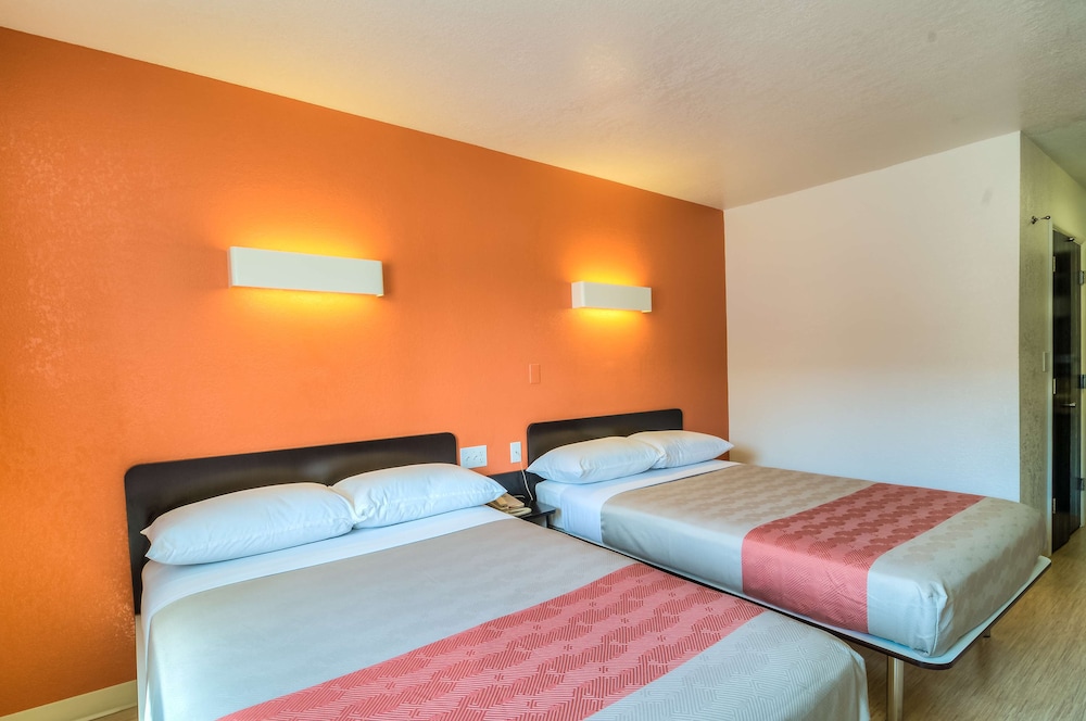 Deluxe Room, 2 Queen Beds, Accessible, Non Smoking