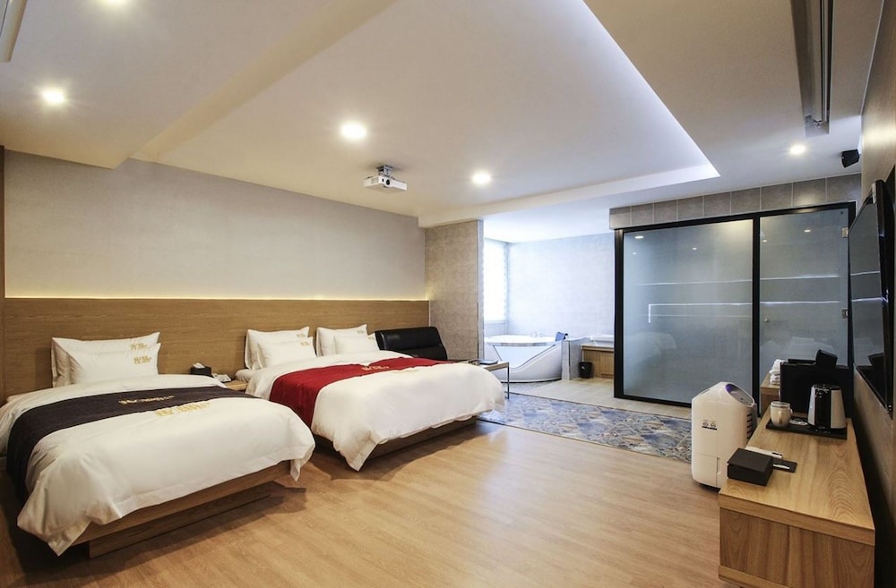 Deluxe Twin Room, Movie Room photo 2
