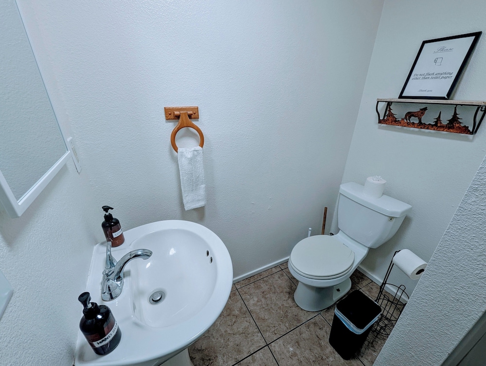Cottage 5 - Grizzly Bear photo 2