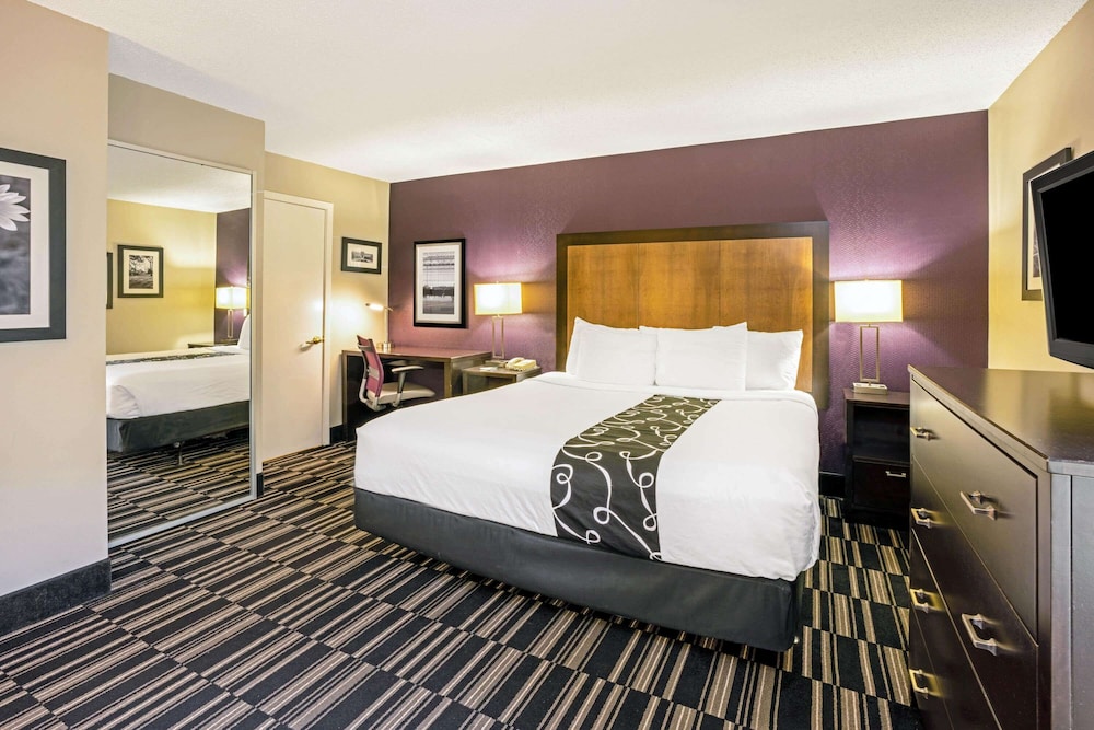 Room, 1 King Bed, Non Smoking photo 2