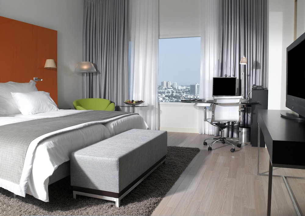 Standard Room, 1 King Bed, City View (High Floor) - Photo 3