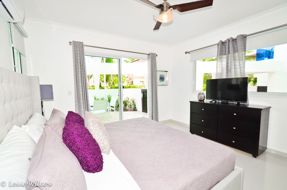 Luxury Condo, 2 Bedrooms, Terrace, Pool View photo 3