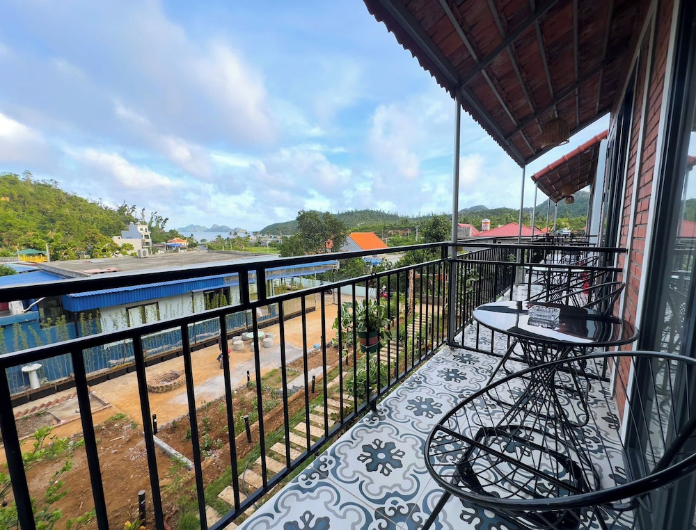 Deluxe Double Room, 1 King Bed, Balcony photo 2