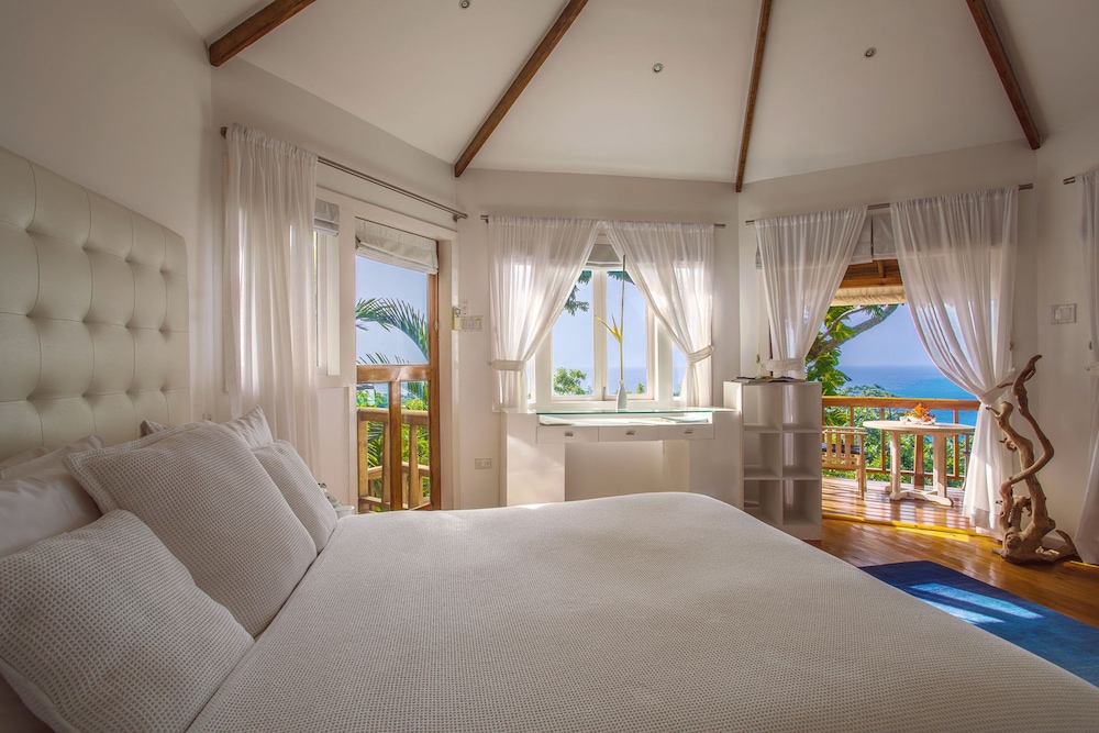 Deluxe Room, 1 Queen Bed, Ocean View