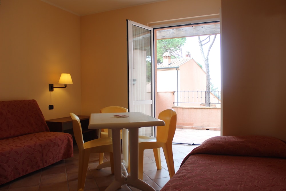 Studio, Partial Sea View