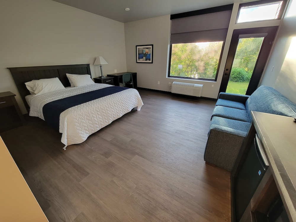 Accessible King Suite River View