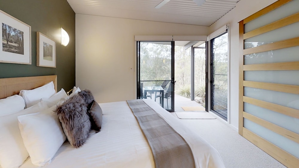 Romantic Villa, 1 King Bed, Fireplace, Mountain View (Lowanna) photo 2