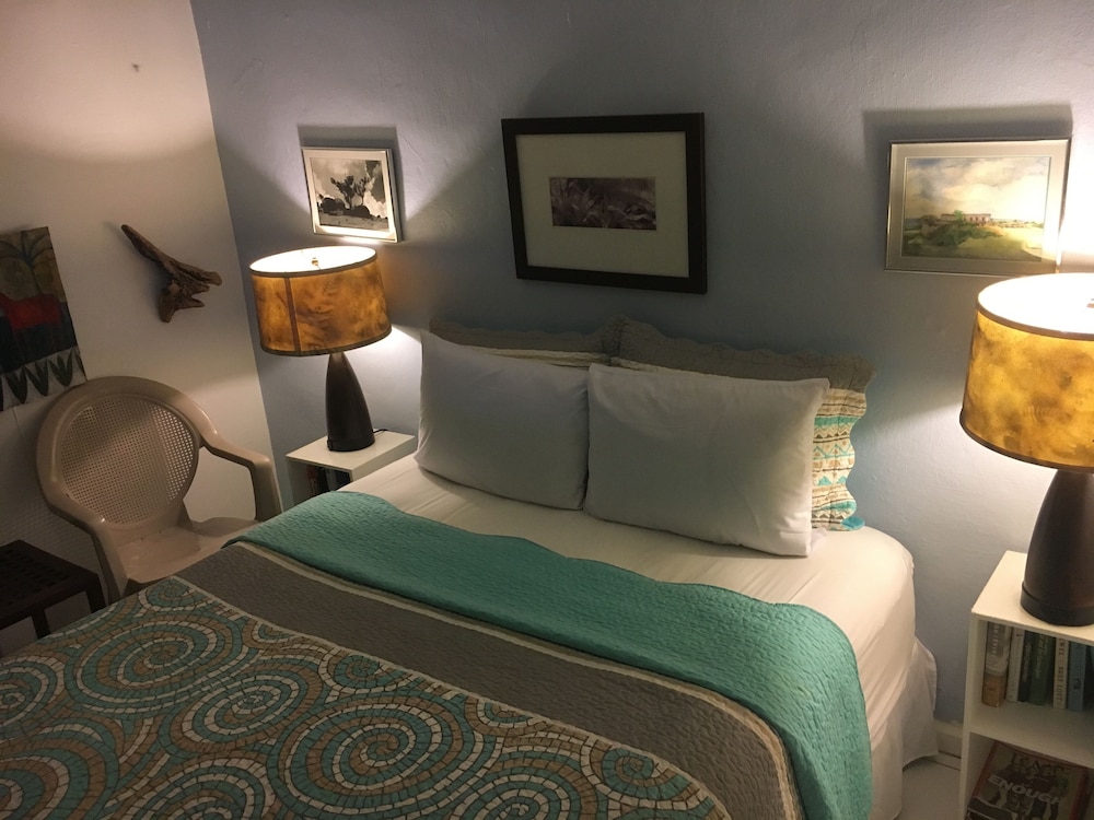 Basic Room, 1 Queen Bed - Photo 1