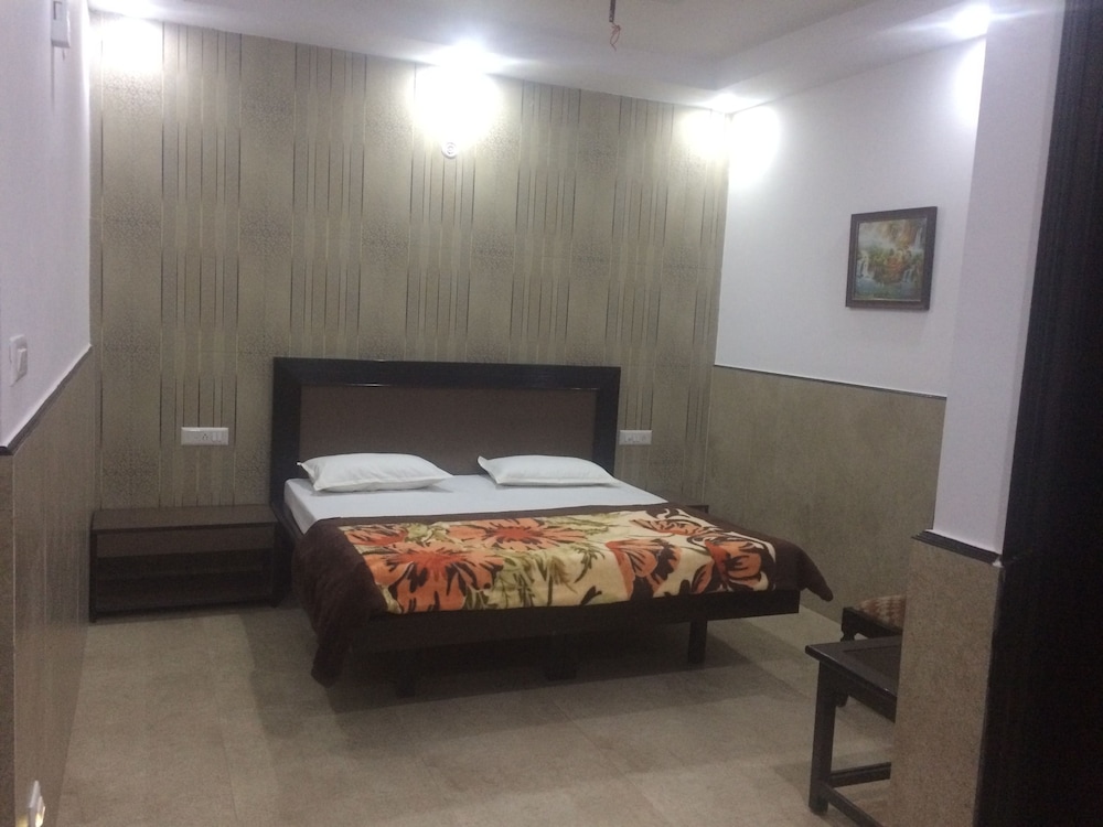Executive Double Room, 1 King Bed, Smoking photo 3