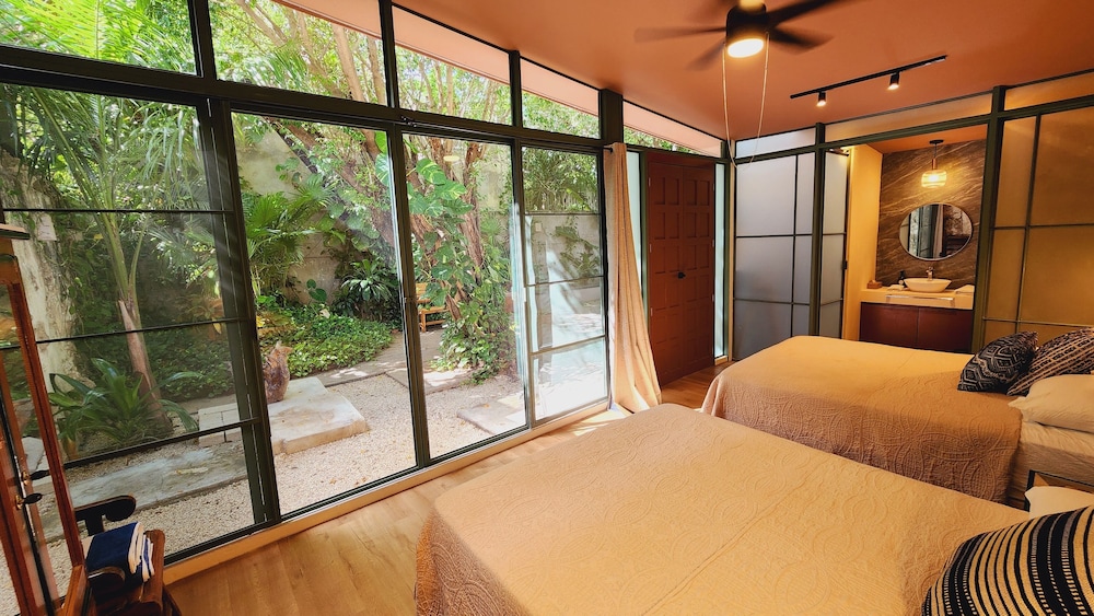 Superior Quadruple Room, 2 Queen Beds photo 1