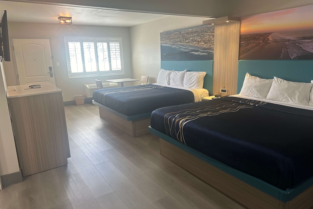 Room, Multiple Beds, Accessible, Non Smoking (Roll-In Shower) photo 2