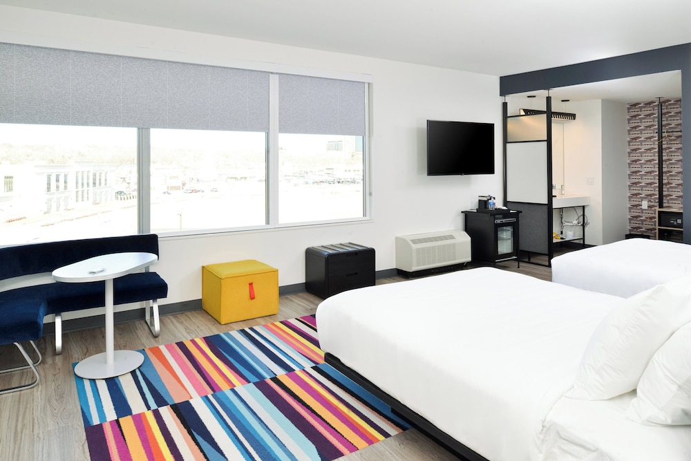 Room, 2 Queen Beds photo 1