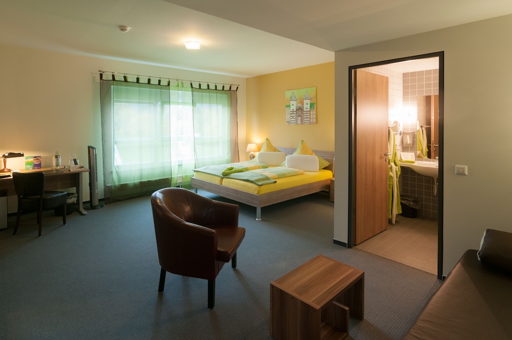 Junior Suite, Non Smoking (Single Use) photo 1