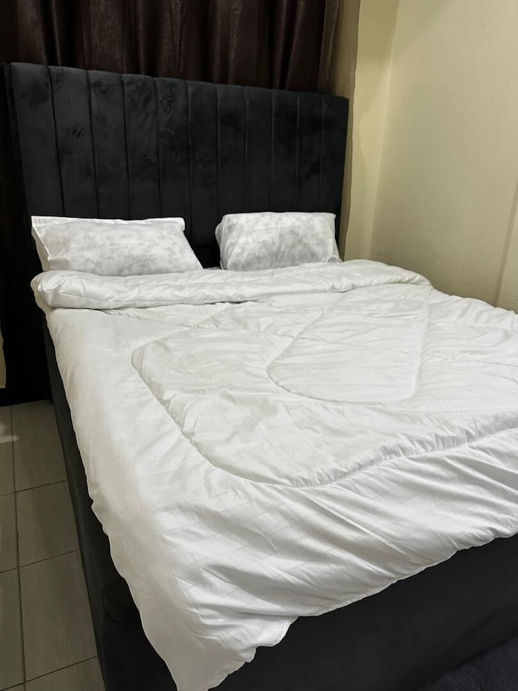 Luxury Apartment, 3 Bedrooms, Balcony, City View