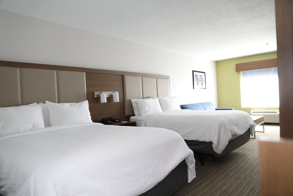 Suite, 2 Queen Beds photo 1