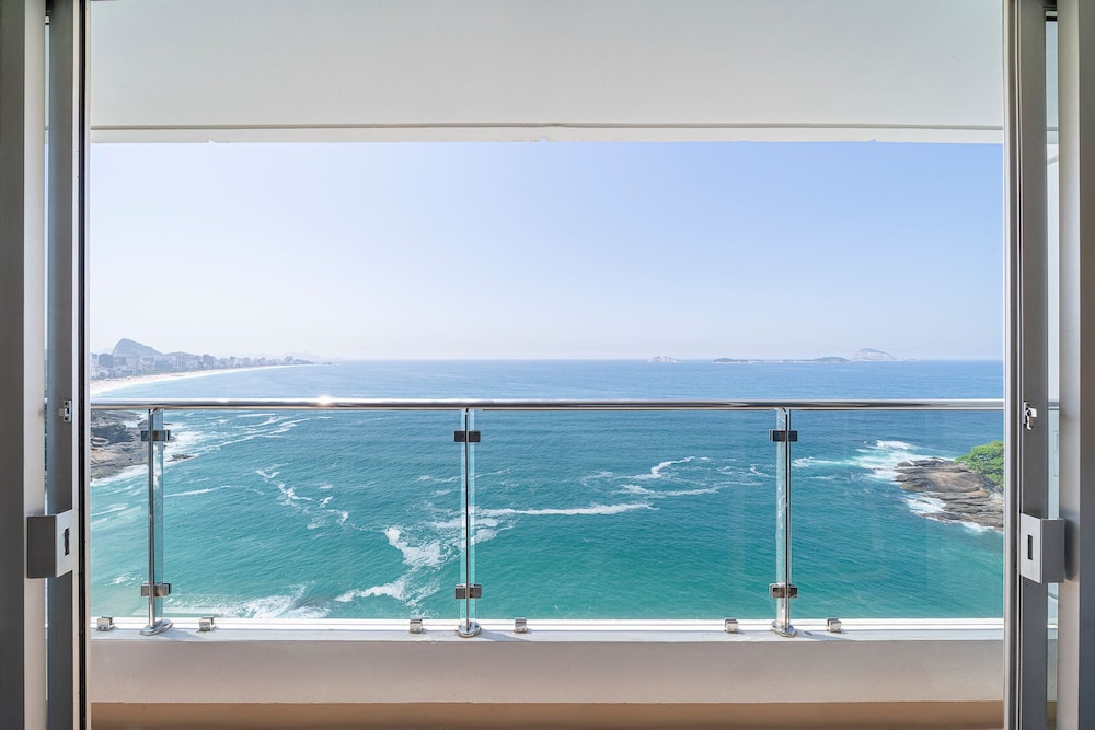 Deluxe Room, 1 King Bed, Balcony (Oceanfront) - Photo 6